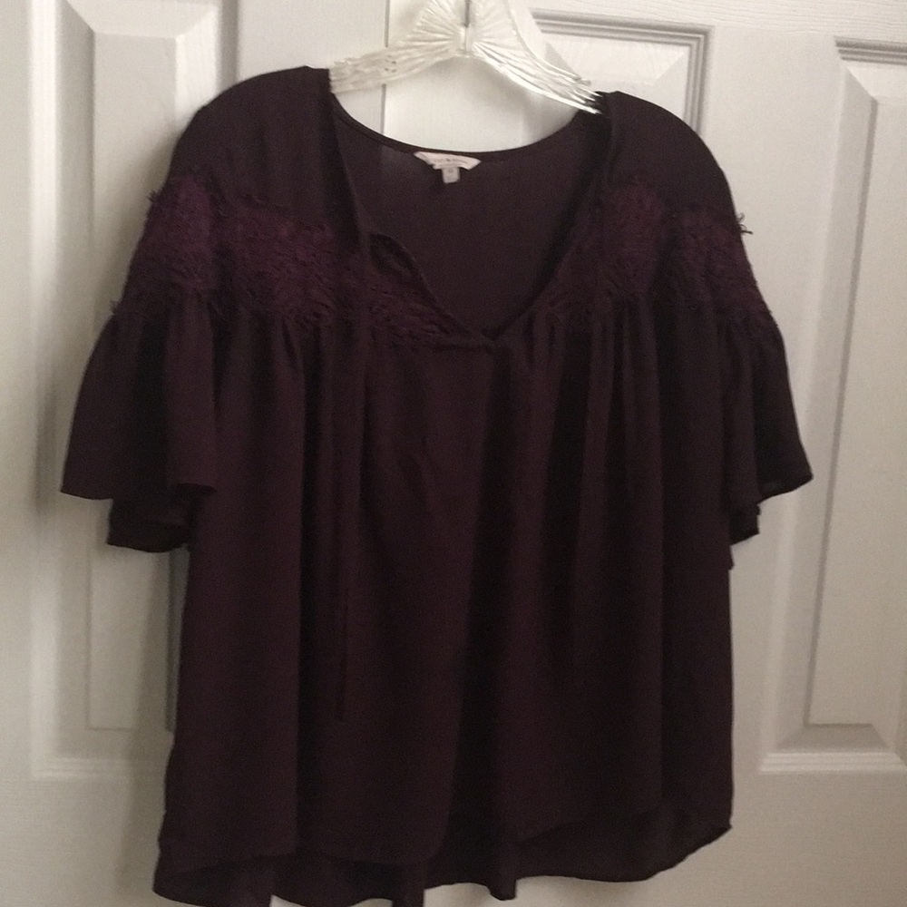 Pretty plum colored top , gently worn , looks great with jeans, flare sleeve